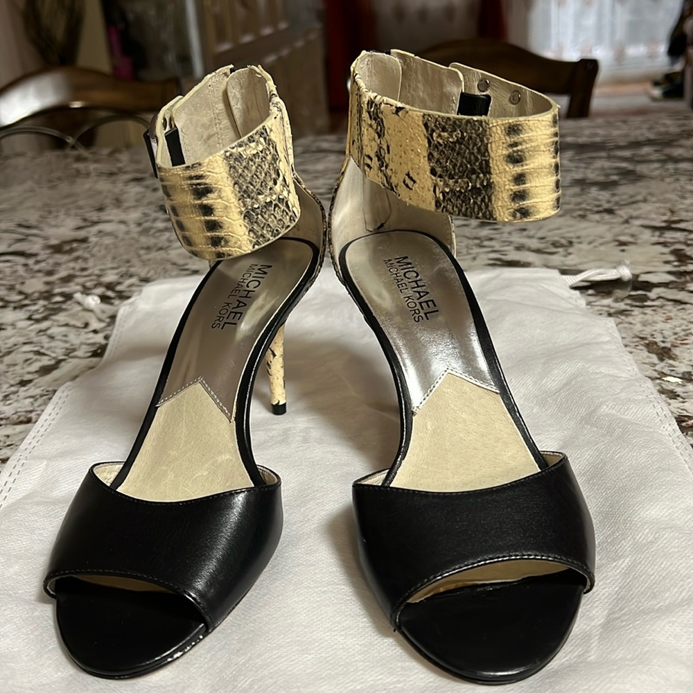 Michael Kors leather heels size 7